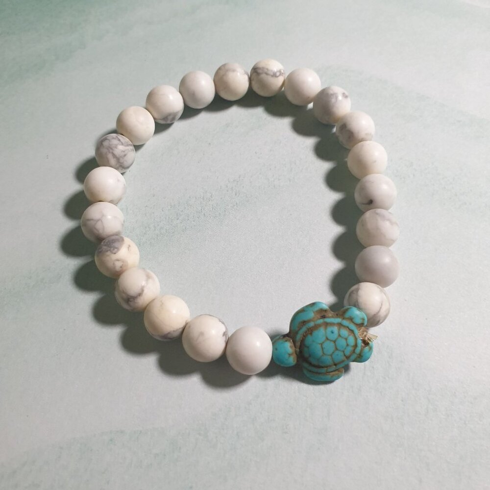 White Howlite Bead Bracelet With Turquoise Turtle Charm Stretchable For Women Or